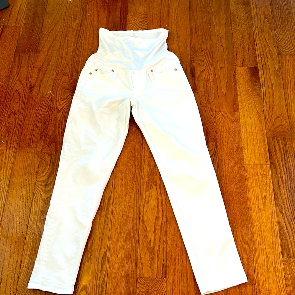 GAP MATERNITY WHITE DEMIM PANTS IN SIZE 25R